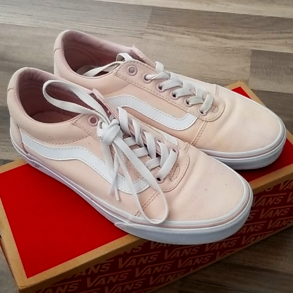 Pink vanns
